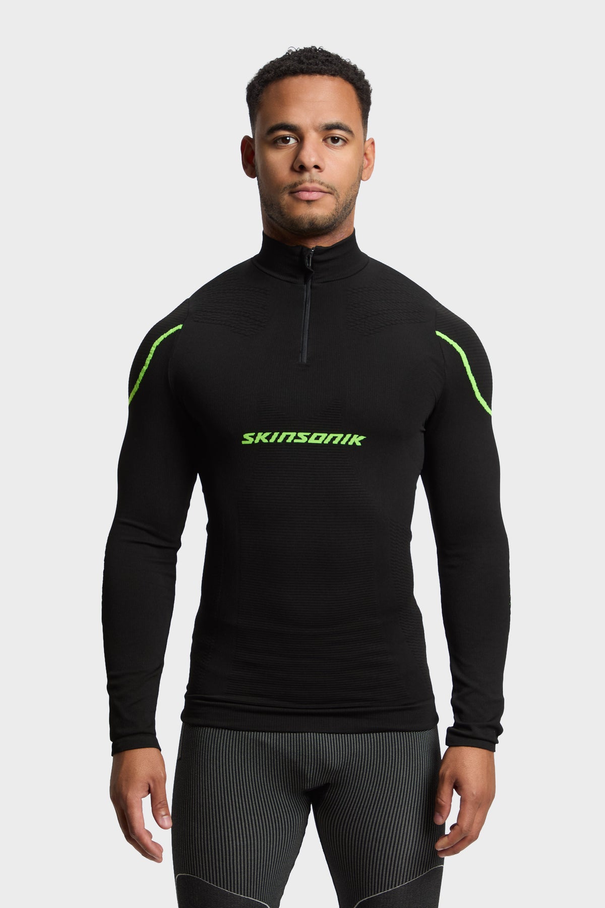 MAN'S HALF-ZIP LONG SLEEVE TOP