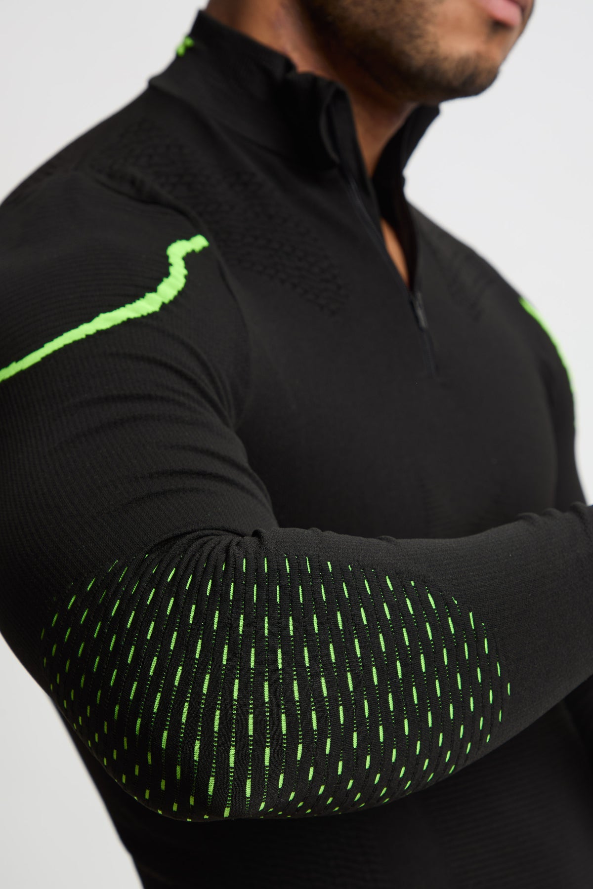 MAN'S HALF-ZIP LONG SLEEVE TOP