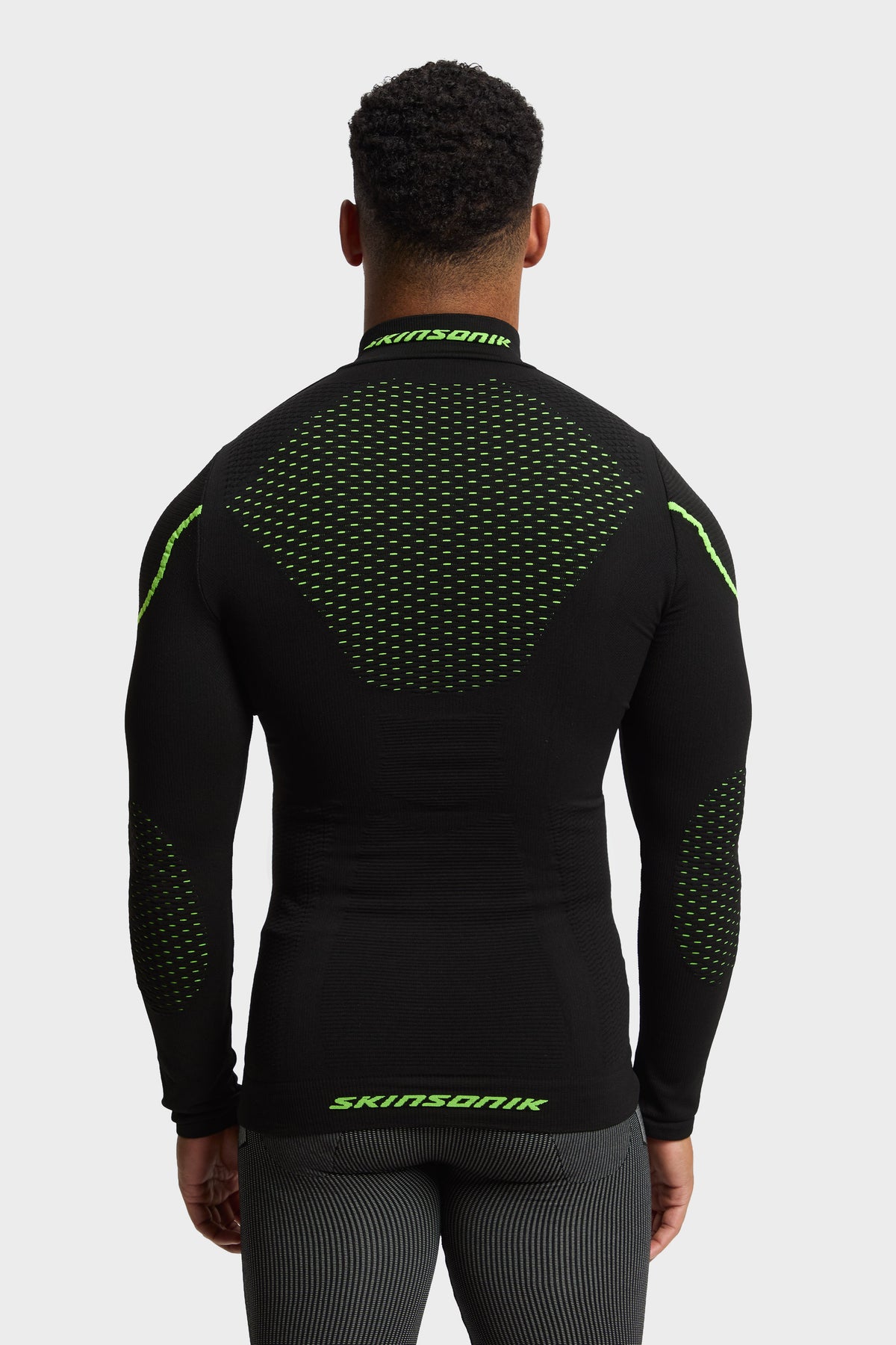 MAN'S HALF-ZIP LONG SLEEVE TOP